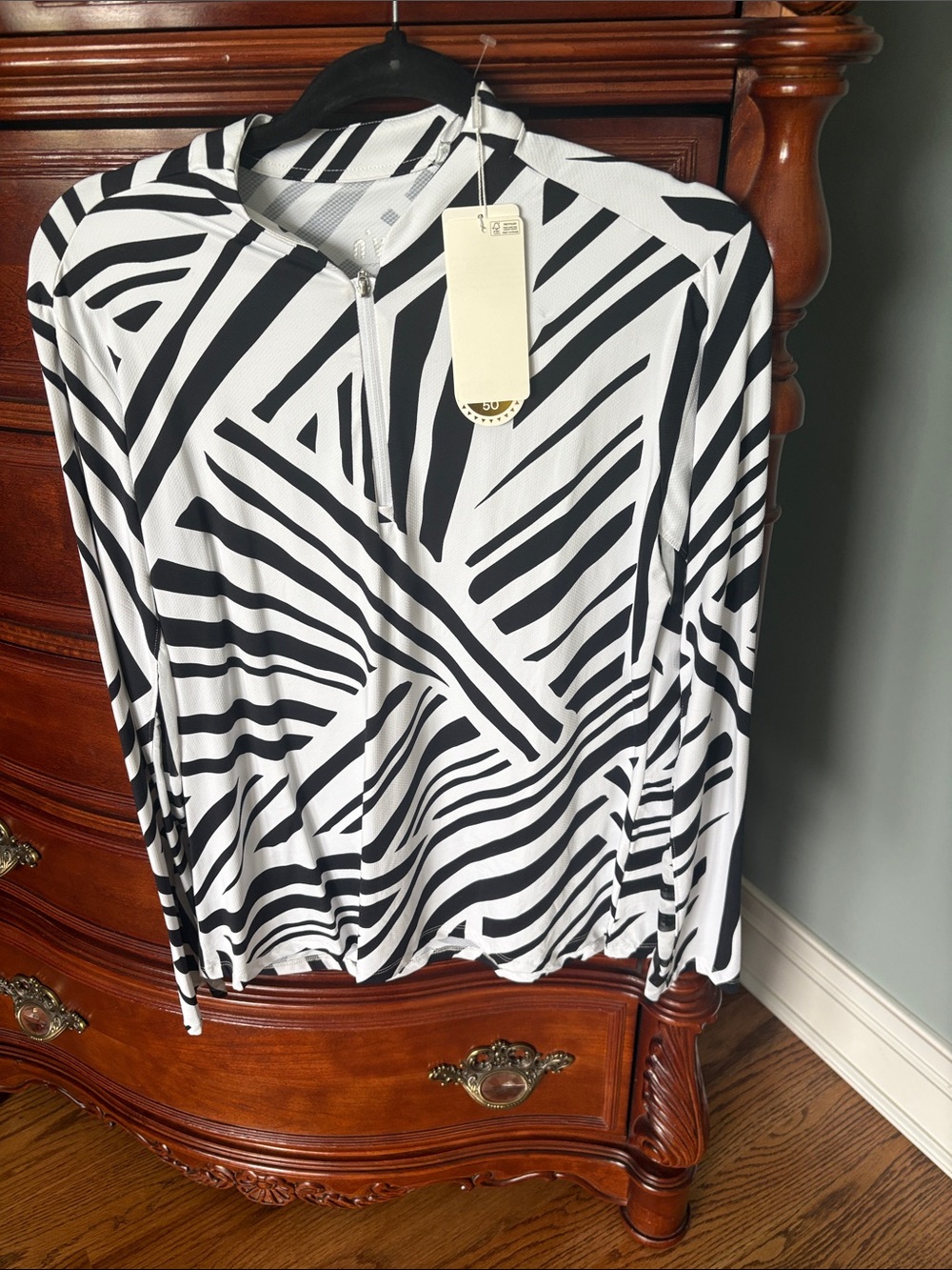 Nvo Sport Black & White Print Long-Sleeve Top